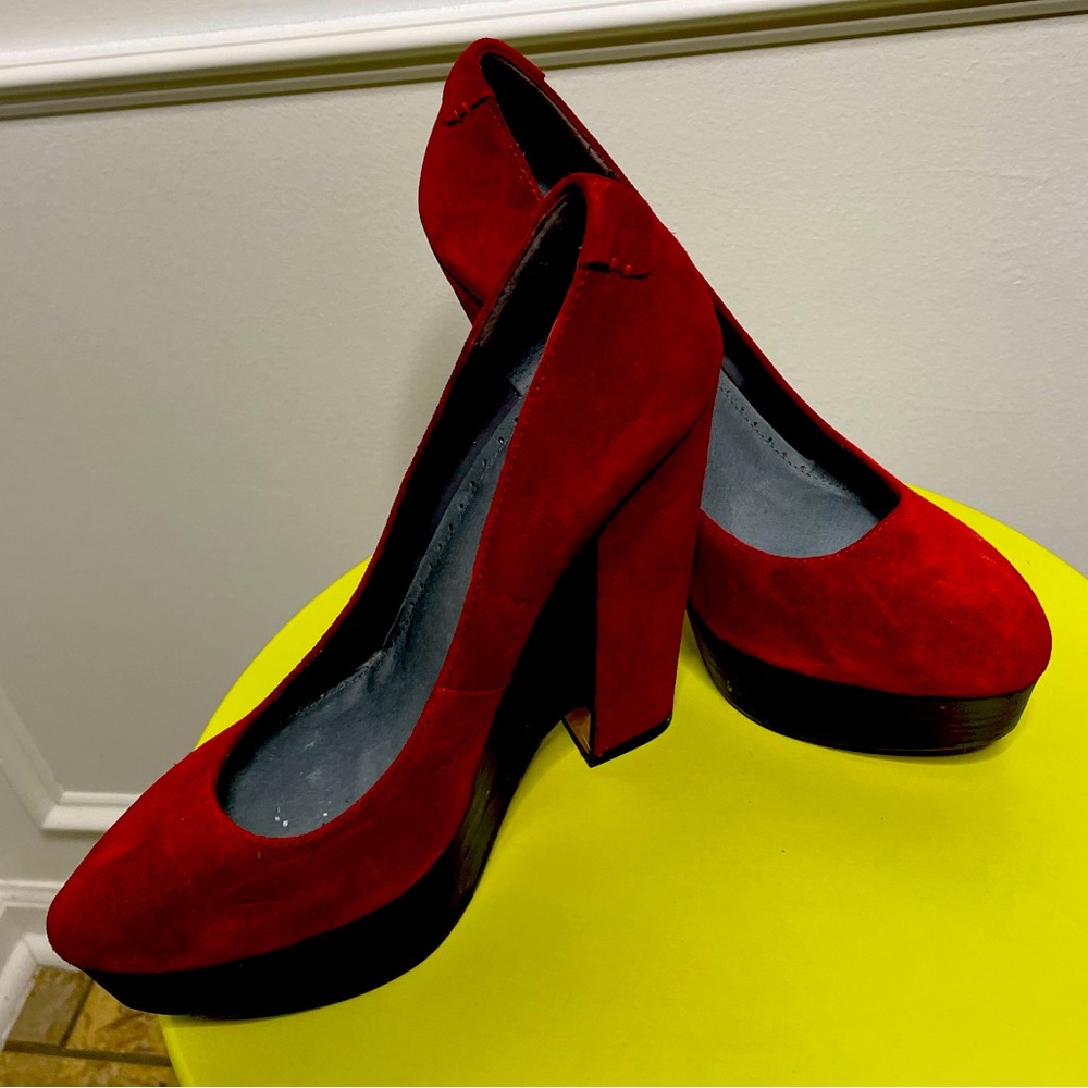 Rose Gold Elegance: Red Velvet 6-Inch Heels
